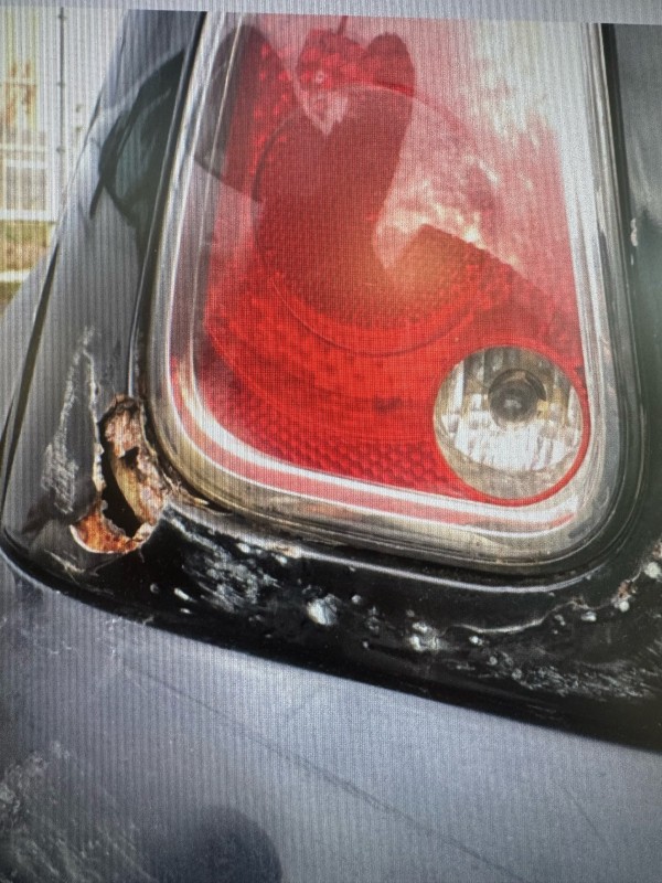 Réparation de la rouille sur l’aile arrière gauche d’une Mini