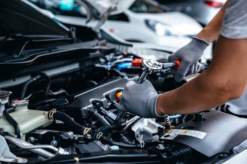 Garage pour remplacement rapide de batterie sur utilitaire léger ou véhicule de chantier à proximité de Limas dans le Beaujolais