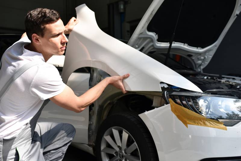 Garage carrosserie pour réparation de pare-chocs après sinistre avec prêt de véhicule à proximité de Gleizé 69400 dans le Rhône